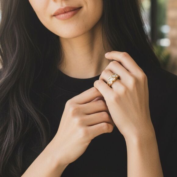 WOMEN’S GOLD TONE STATEMENT RING– CRYSTAL ACCENTS – SIZE 7 – NEIMAN MARCUS STYLE - Picture 13 of 17